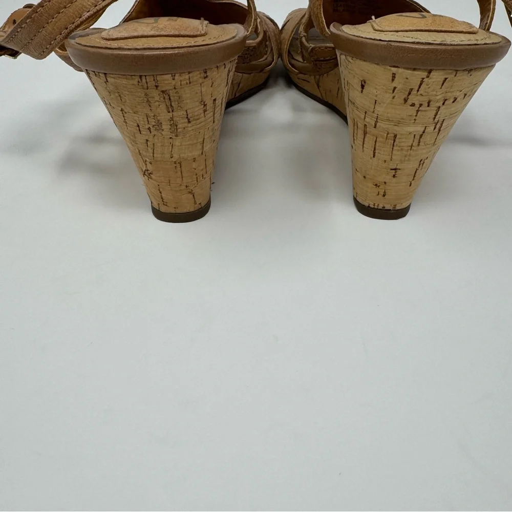 Clark’s Womens Tan‎ Strappy Wedge Shoes Buckle Fastening Size 9.5 Embellished